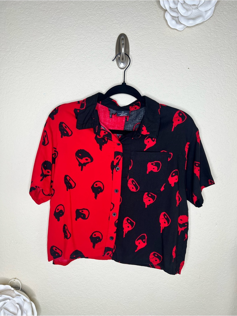 NTM: EMPYRE Joana Yin Yang Cropped Button Up Shirt Red Black Rayon Top M
